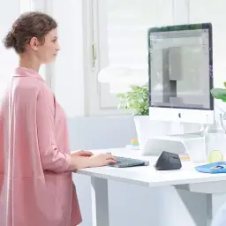 Mouse sem fio Logitech MX Vertical com Design Ergonômico para Redução de Tensão — imagem 11
