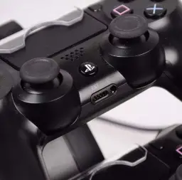 Carregador Duplo Para Controle de Playstation PS4/Slim e Pro OIVO P4002 — imagem 9